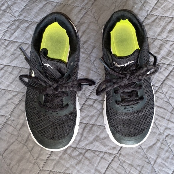 Champion- EUC kids black sneakers - Picture 5 of 5